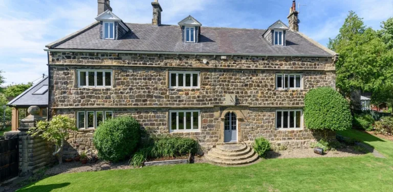 Best-of-Northumberland-Oak-Hall-10-Bedroom-Holiday-House-with-hot-tub-Luxury-Group-Stay
