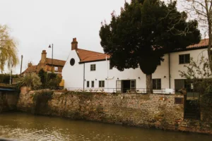 17 Bedroom Exclusive use Pub Retreat, Lincolnshire