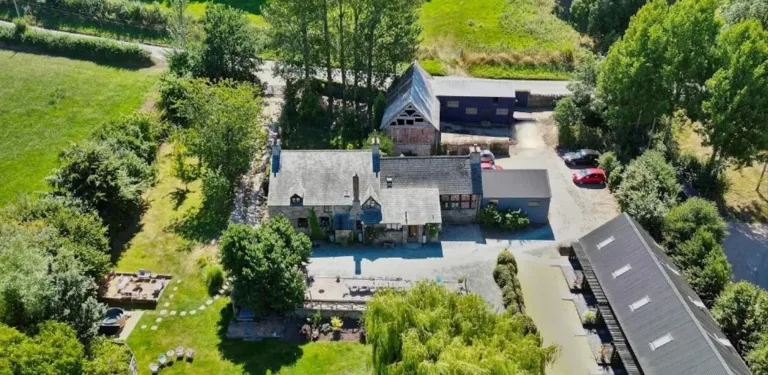 Imagine-cycling-around-the-UK-in-two-weeks-Blog-Briarwyn-Court-9-bedroom-retreat-with-hot-tub-in-herefordshire-Luxury-Group-Stay